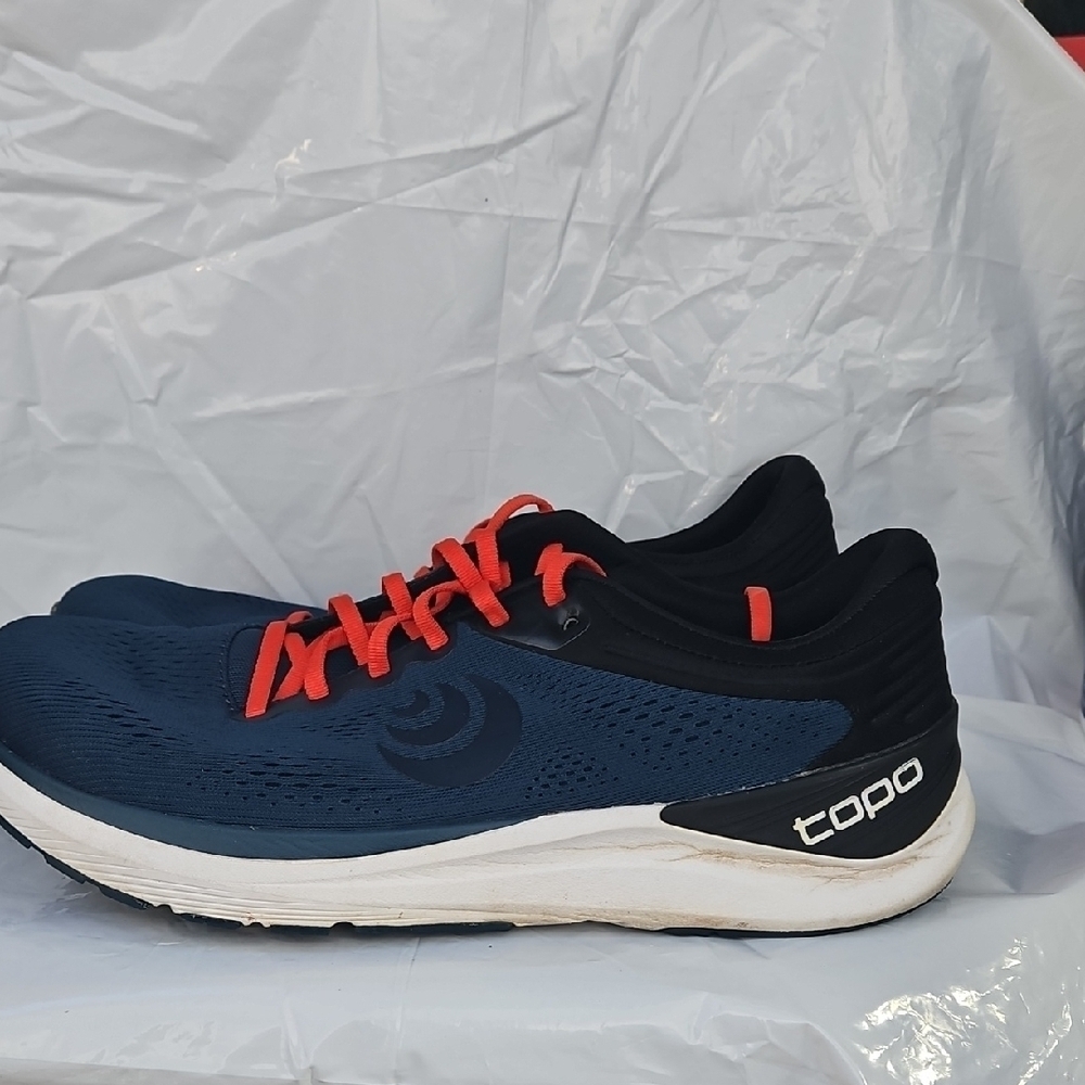 Topo Men's Blue and Red Athletic Shoes - Picture 2 of 12